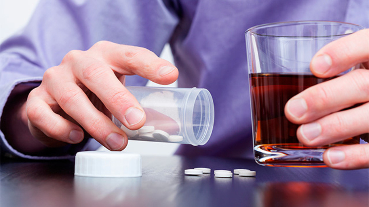 Алкоголь и лекарственные препараты: кто кого, и что из этого выйдет