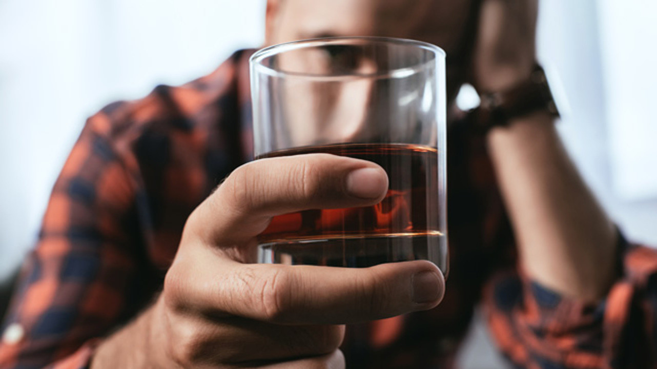 Алкоголь и депрессия: есть ли выход из замкнутого круга