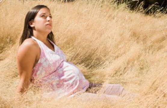 Почему замирает беременность
