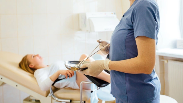 Как проходит осмотр у гинеколога при беременности – справочник Омега-Киев