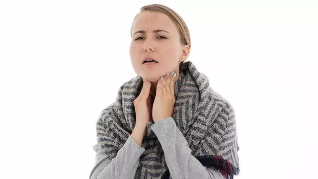 Тонзиллит: что это за болезнь и как вылечить свое горло?