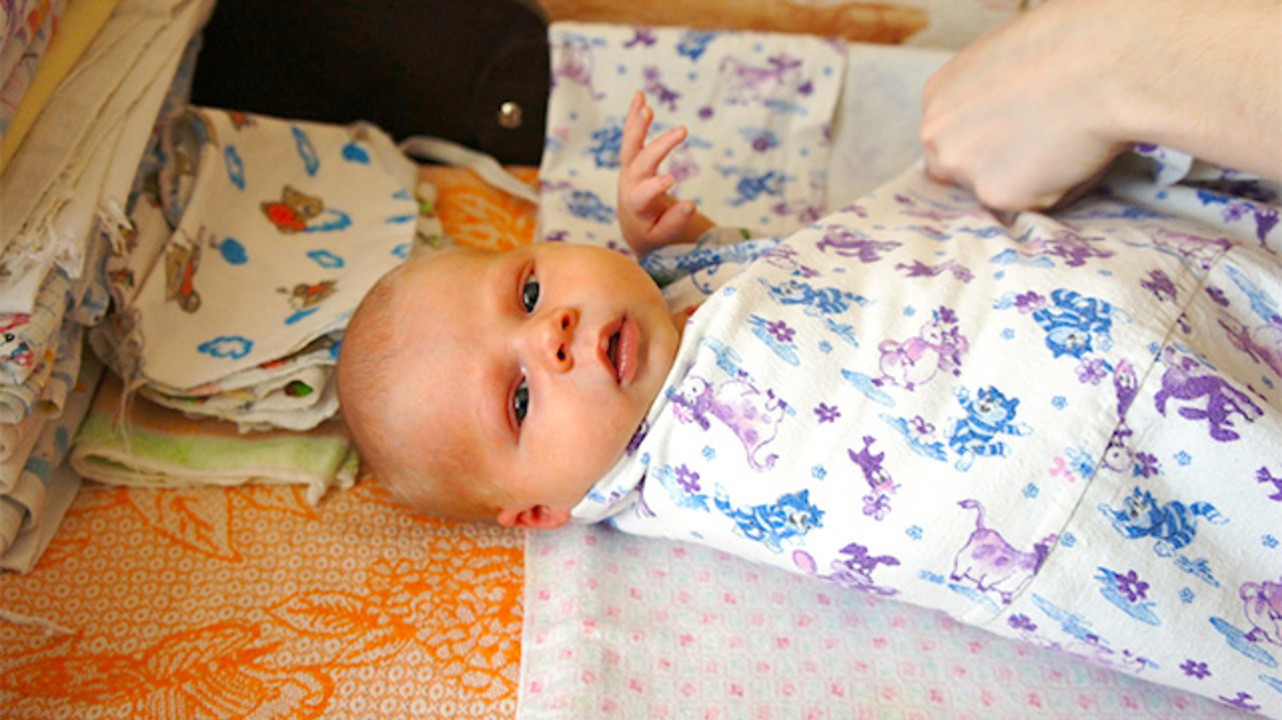 Как Пеленать Ребенка Новорожденного Фото