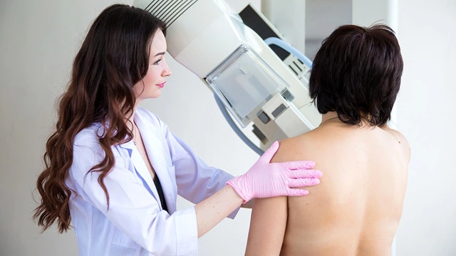 7 признаков рака груди, с которыми срочно надо бежать к маммологу