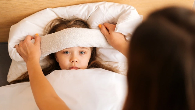 Можно ли спать ребенку с температурой 38 | Что делать если малыш спит с повышенной температурой
