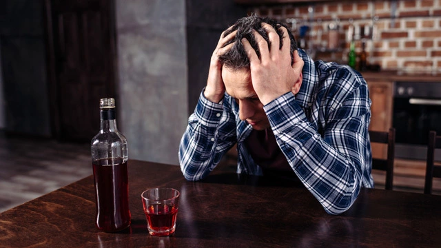Алкоголизм: болезнь или распущенность