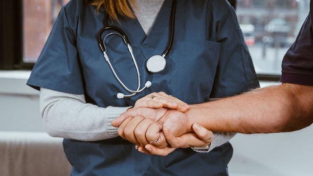 Раковые пациенты, от которых скрывают их диагноз, живут меньше