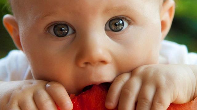 Назван продукт, который нужно избегать детям первых лет жизни