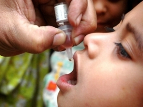 Талибы запретили [прививать пакистанских детей от полиомиелита]