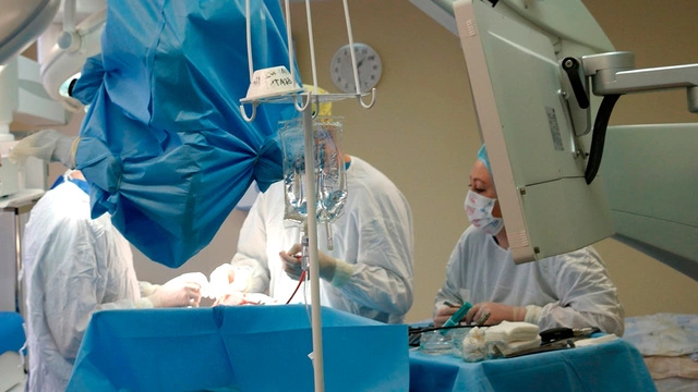 В Екатеринбурге врачи провели сложнейшую операцию на печени у новорожденного