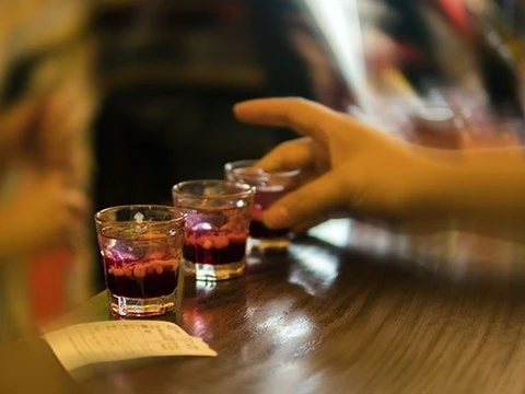 Алкоголь оказался еще опаснее. Ученые объявили о новых "безопасных" дозах выпивки