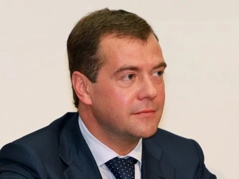 Медведев пообещал не вводить [запрет на импортные лекарства]