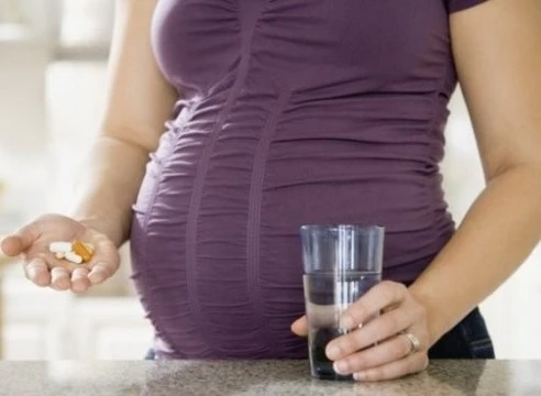 Прием антибиотиков во время беременности [повышает риск детского ожирения]
