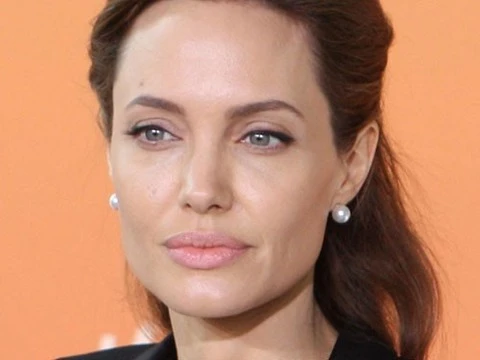 Анджелине Джоли удалили яичники с целью предотвращения рака