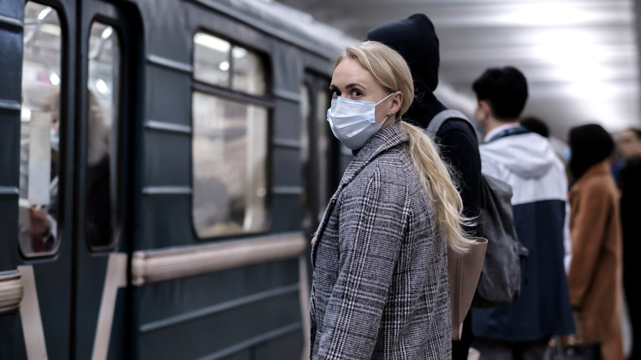 Четвертая волна на пике: в России объявлен «мини-локдаун» с перспективой продолжения