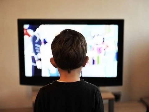 Как экранное время в раннем детстве влияет на физическую активность в дошкольном возрасте
