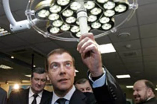 Медведев призвал бороться с ["жлобством" аптечных сетей]