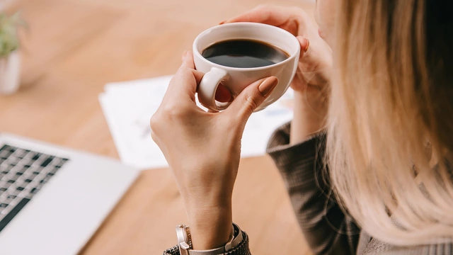 Три-четыре чашки кофе в день снижают риск хронических заболеваний печени