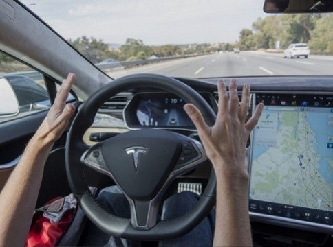 Самоуправляемый автомобиль впервые стал причиной смерти человека