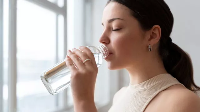 Как питьевой режим влияет на состояние кожи? Объясняет нутрициолог