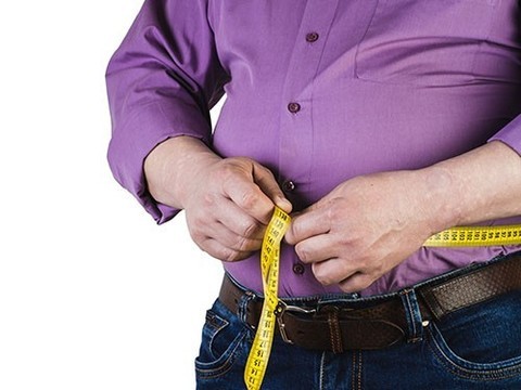 Лишний жир на животе даже при нормальном весе опаснее ожирения