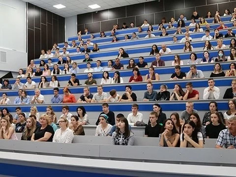 Главный инфекционист Ставрополья вела лекцию сотням студентов, будучи заражённой коронавирусом