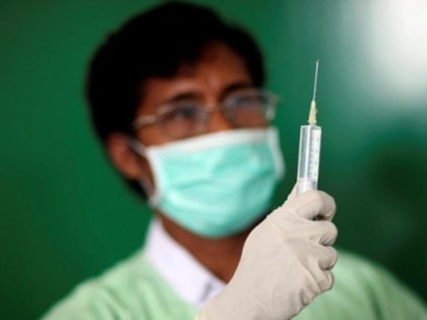 Профсоюзы Нью-Йорка выступили против [обязательной вакцинации медиков от гриппа H1N1]