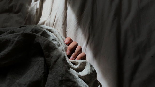 Свет в спальне вреден для здоровья — новое исследование