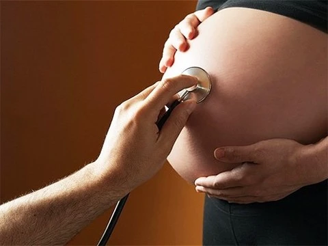 Медики из Петербурга прооперировали нерожденную девочку