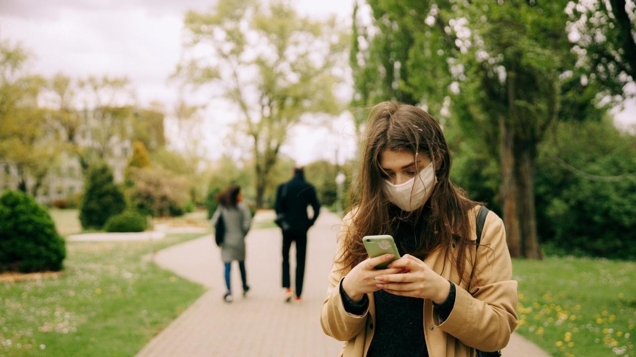 Вакцинация снижает риск инфицирования коронавирусом непривитых людей
