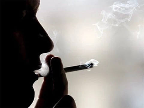 В России готовят запрет на [курение в автомобилях]