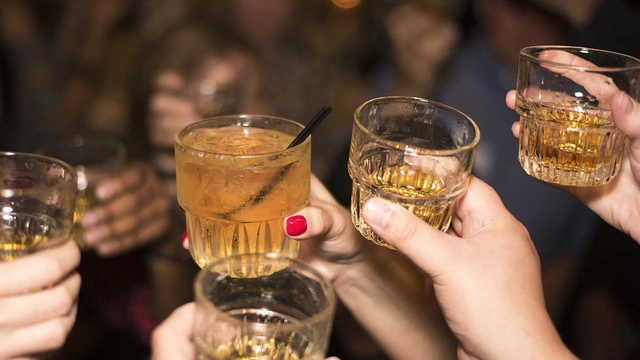 Исследование показало, что даже умеренная выпивка делает с мозгом