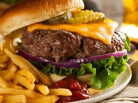 Ученые рассказали, как одна порция жирной пищи может привести к инфаркту