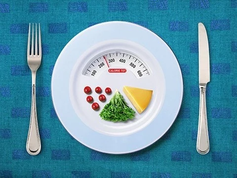Низкокалорийная диета продлевает жизнь на несколько лет