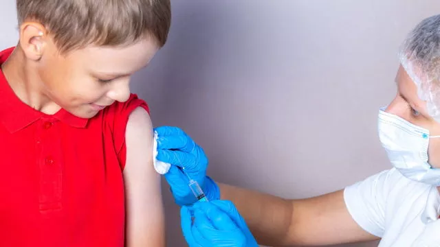 Нужна ли обязательная вакцинация в детских садах и школах? Результаты опроса
