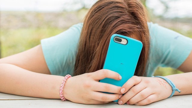 Интернет-зависимость вызывает проблемы в эмоциональной сфере у подростков