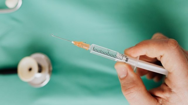 Эффективность российской вакцины от COVID-19 превысила 95% – центр им. Гамалеи