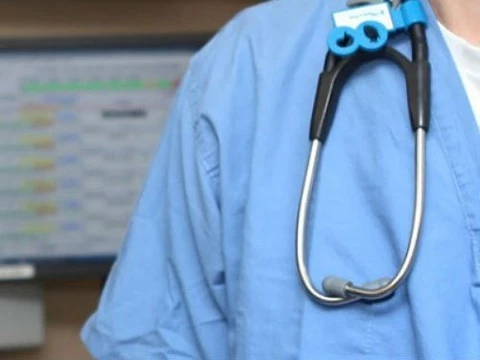 Электронные больничные, платный полис и отмена надбавок врачам: что нас ждет в 2015-м году