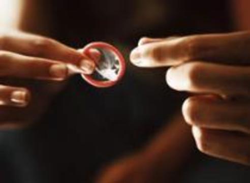 Создателей порнофильмов оштрафовали за отсутствие презервативов