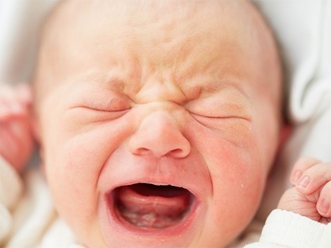 Детский плач влияет на мозг взрослых