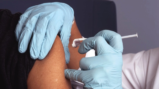 Эффективность вакцины от COVID-19 китайского производителя Sinovac оценили в 97%