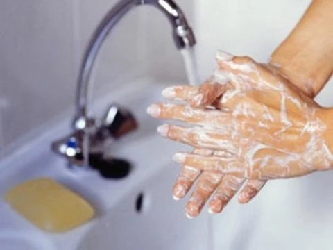 Менее 10 процентов медиков в реанимации [моют руки]