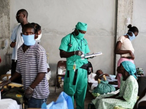 Власти Гаити отказались от [бесплатной противохолерной вакцины]
