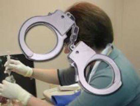 Госнаркоконтроль задержал в Красноярске двух врачей
