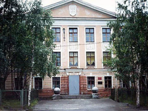 Первая школа в России [закрыта на карантин по гриппу H1N1]