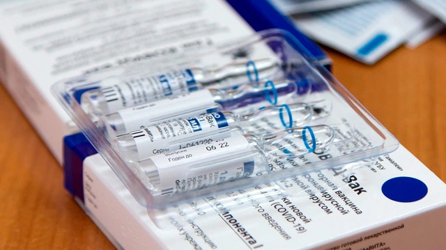 В России зарегистрировали первую вакцину от COVID-19 для подростков 