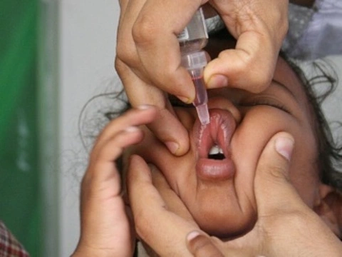 На юге России от полиомиелита [дополнительно привьют два миллиона детей]