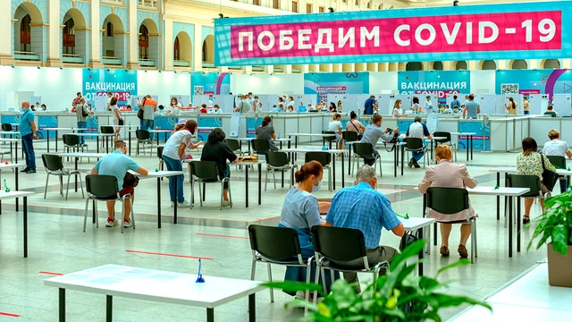Половина российских врачей выступила против обязательной вакцинации от COVID-19