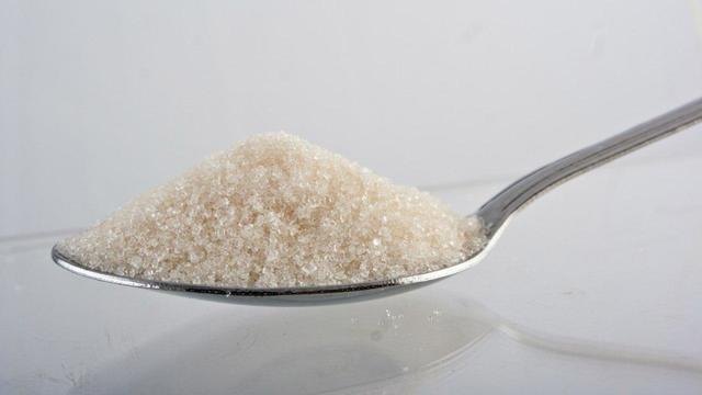 Лишний съеденный сахар превращается в жир вокруг сердца и в животе