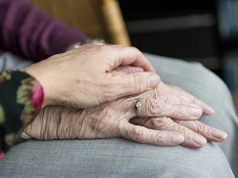 Исследование: Здоровье пожилых ухудшается, когда они сталкиваются с эйджизмом