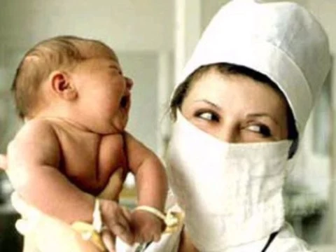 За первую половину 2010 года в России [родилось более 811 тысяч детей]